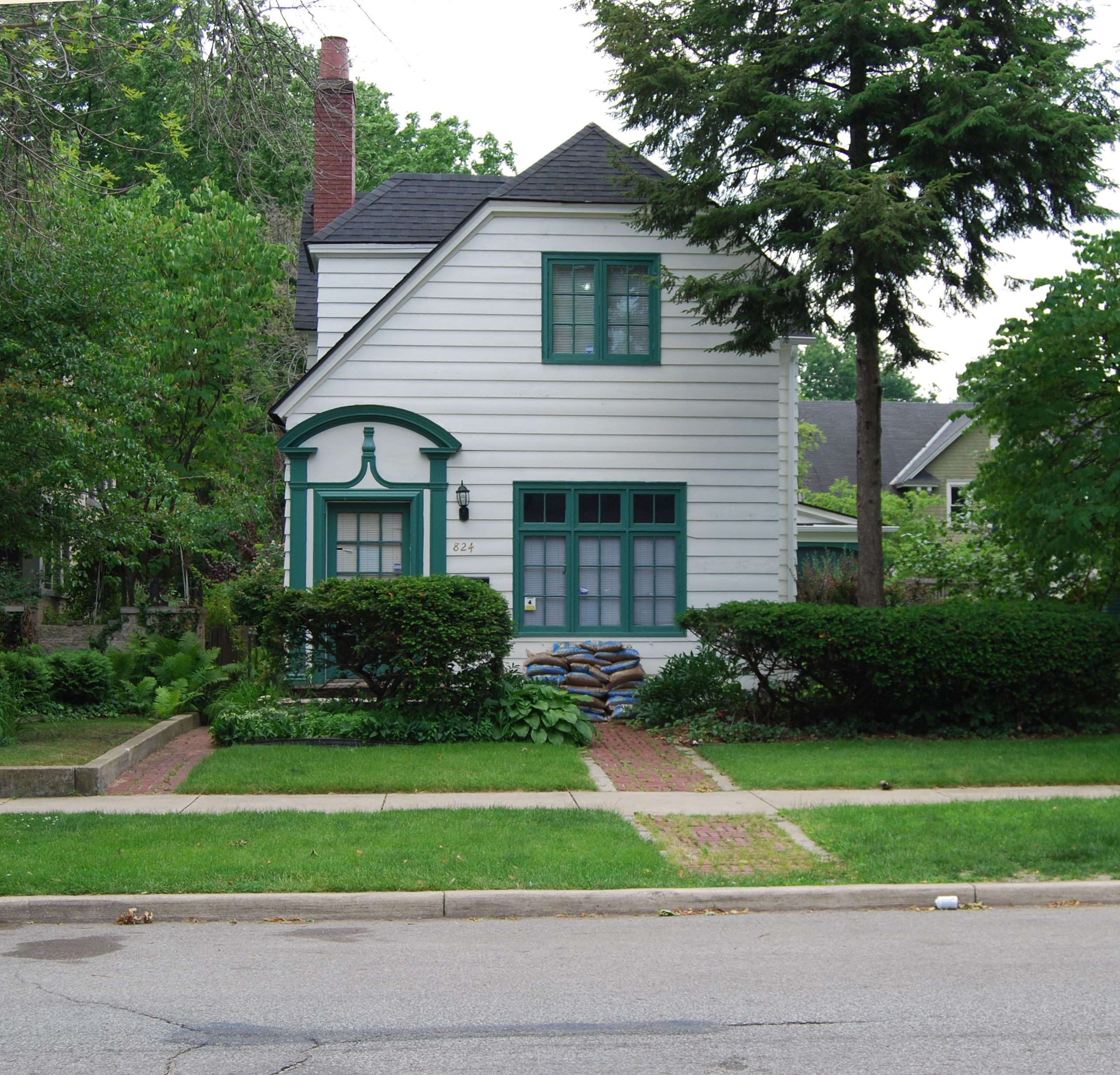 824 Colfax
